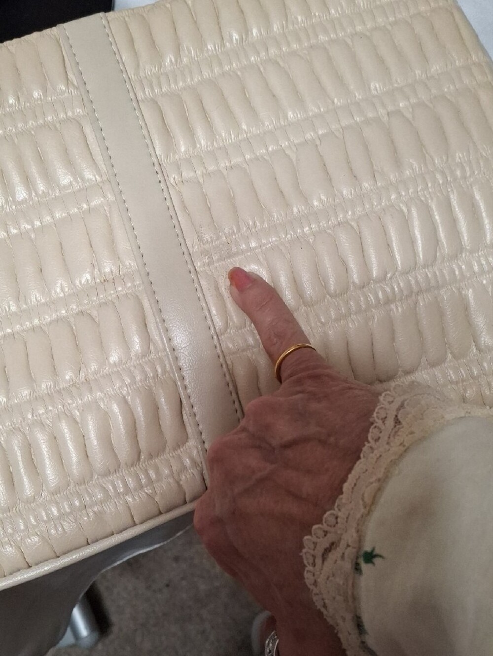 Quilted Leather Cream Vintage Clutch Pouchette 12x8 - Picture 9 of 9